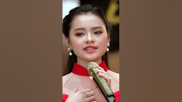 Còn nhỏ mà hát nhạc vàng ngọt không kém ai