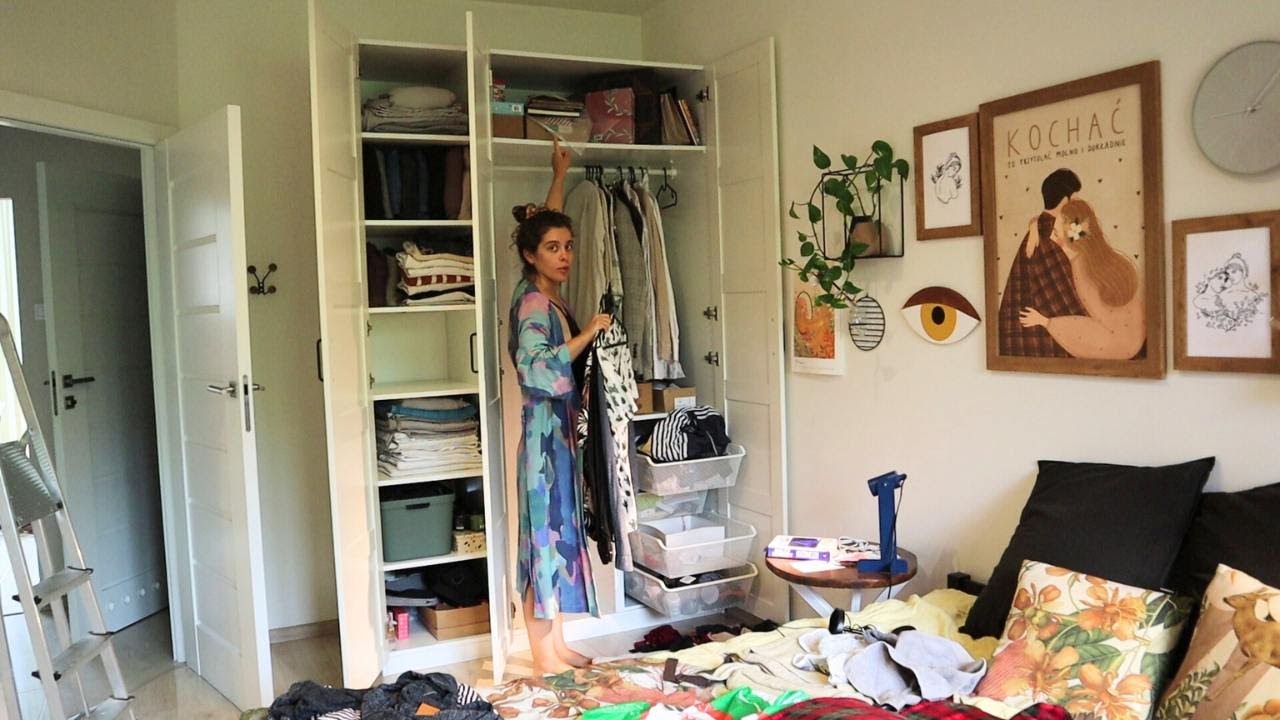 Robię WIELKIE PORZĄDKI I ORGANIZACJĘ w szafie 🍁 | minimalizm | Ciut Więcej