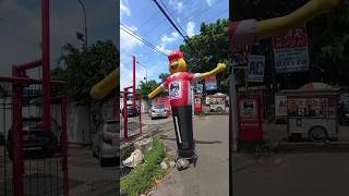 Ada Badut Superindo Besar Sekali