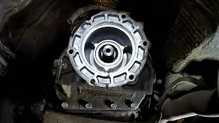 Jeep grand Cherokee 4.7 V8 2000 г. Снимаем раздатку с машины - Remove the transfer case from the car