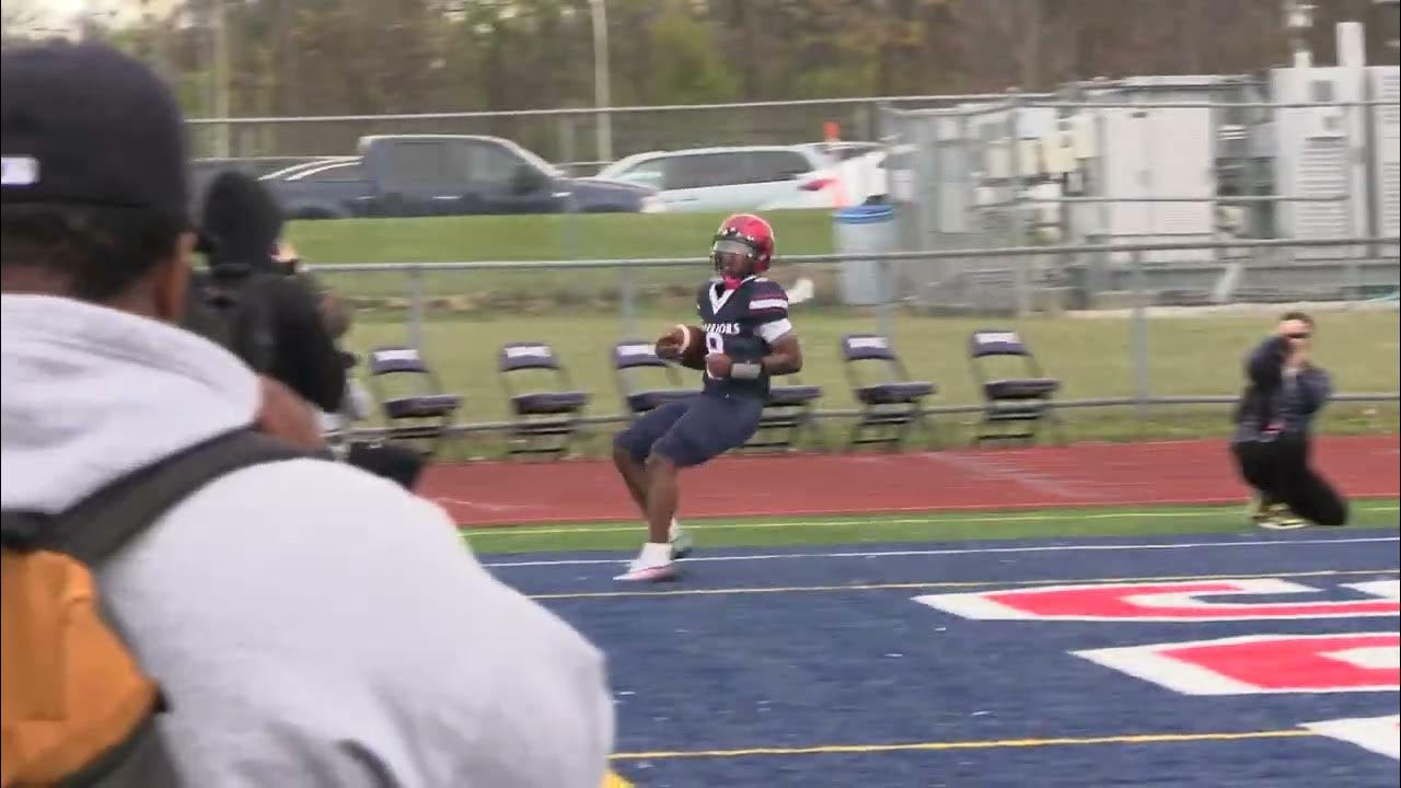 Southfield A&T 2025 QB Isaiah Marshall scores his 1st of 2 TD's vs