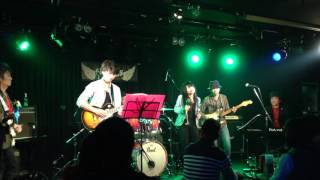 B. 森ゆうすけ Vo. Ciao G. 磯祐介 G. 刑部俊宏 K. 田中良明 Dr. 山本周...