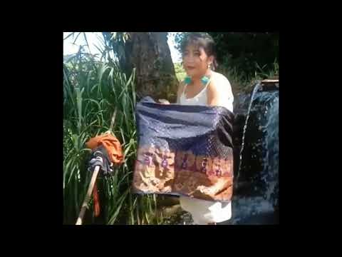 Vlog Gadis Desa Mandi di Pancuran Umum Pakai Sarung