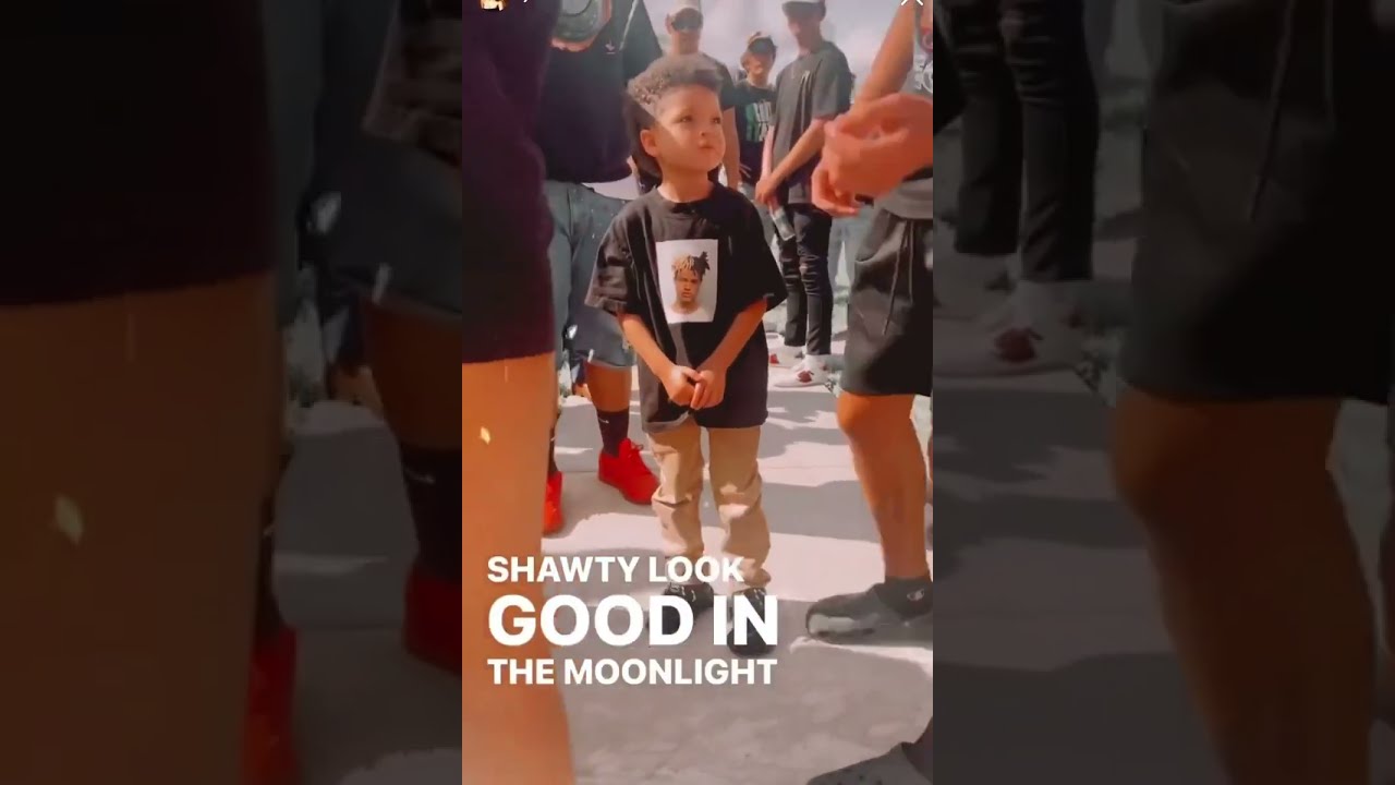 Gekyume Taking Photos With XXXTentacion Fans 