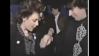 Ιστορίες γι Αγρίους - Καμμιά δε χορεύει καλύτερα από τη Λιάνα!