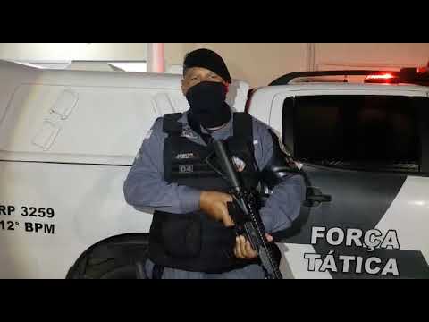 Vídeo | Força Tática apreende armas, drogas e menores no Santa Cruz.