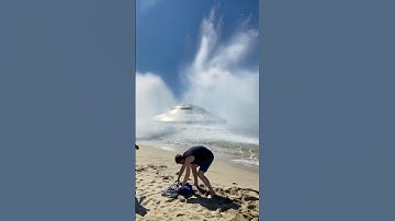 Everyone on the Beach Saw It UFO Lands in the Ocean and Glides Along the Shore #UFOs #UFO #uap