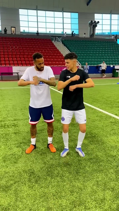 Neymar🇧🇷 teaches me to dance😁🕺🏼 #Shorts