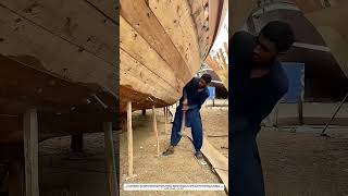 Martillo contra madera: ¿Por qué cada golpe define el alma de un barco?