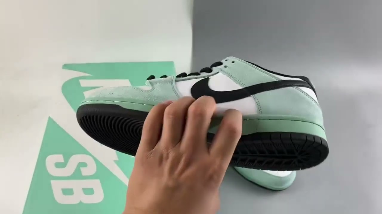 Nike SB Dunk Low Sea Crystal Green Glow Black White 819674-301