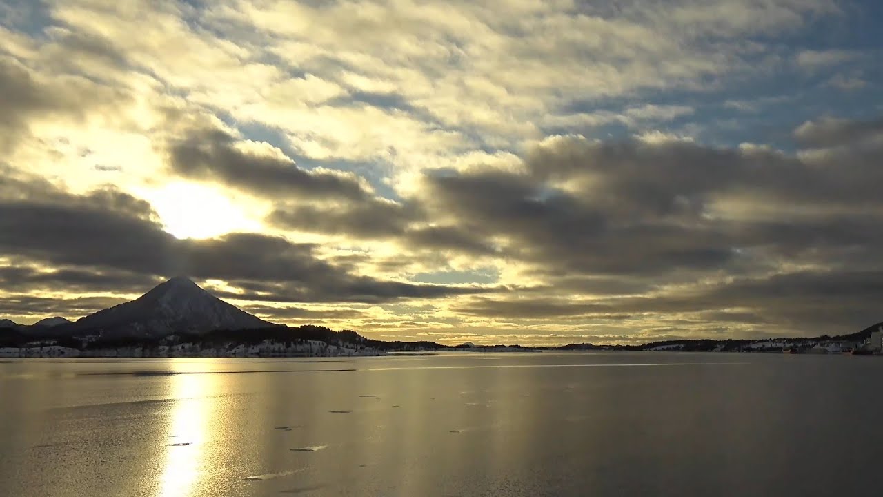 🌍 Opplev Elnesvågen direkte i 4K – Fantastisk livestream fra vakre Romsdal! 🎥🌄