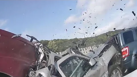 Dramatic car crash caught on camera - DayDayNews