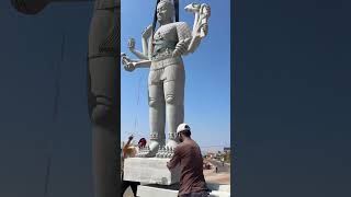  បដិមាលោកេស្វរ ទម្ងន់ជាង១០តោន ត្រូវបានតម្កល់នៅរង្វង់មូលនៅក្នុងទីរួមខេត្តឧត្តមានជ័យ