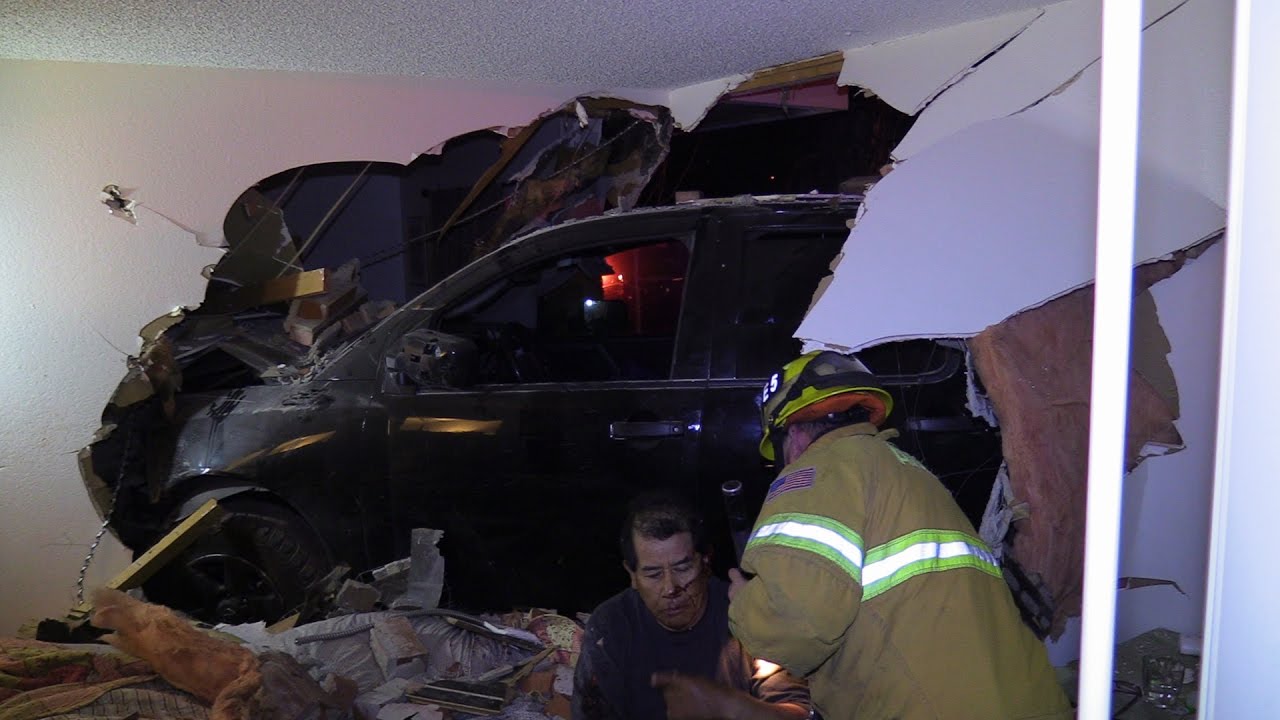 TRUCK CRASHES INTO BEDROOM OF SLEEPING FAMILY & DRIVER RUNS - YouTube