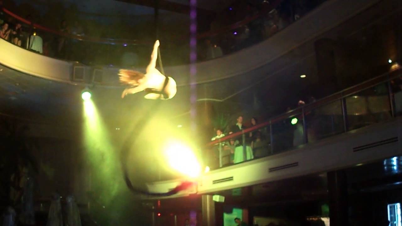 Hannah Griffith - Flying Tissu