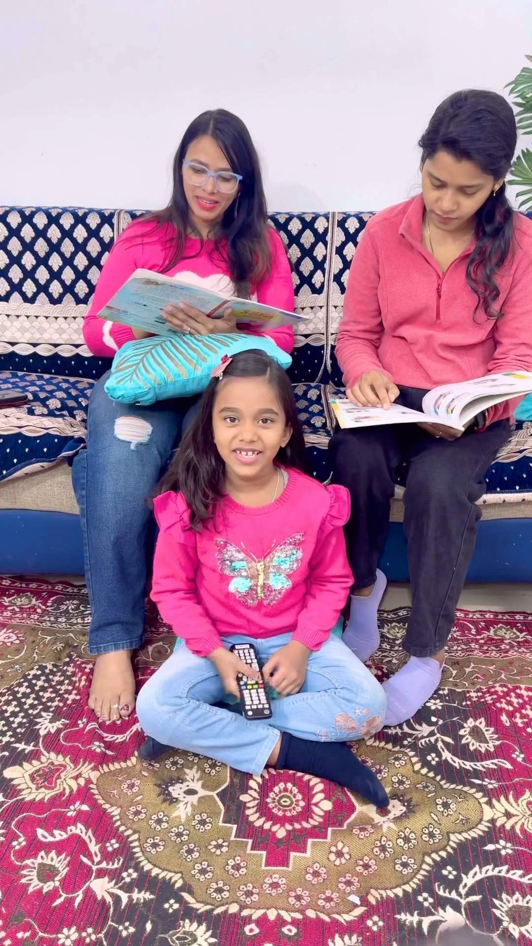 Amaira ko bhi TV dekhni h #shorts #thegeetagurjar