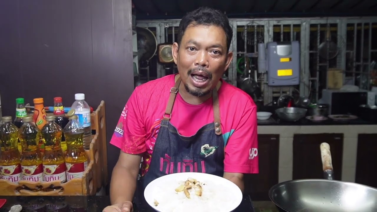 ข้าวผัดคะน้าปลาเค็ม เค็มกำลังดี หอมอร่อย โหน่งโชว์