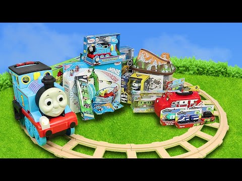 видео: 🚂 El tren Thomas en un circuito🚦 Niños Juguetes