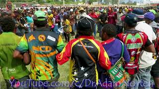 Crowds dancing at Goroka Show in Papua New Guinea