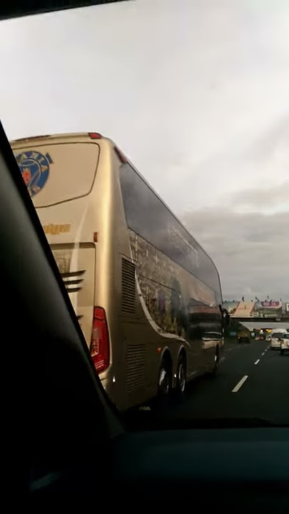 Penampakan Bus Putera Mulya Double Decker di tol jakarta - cikampek