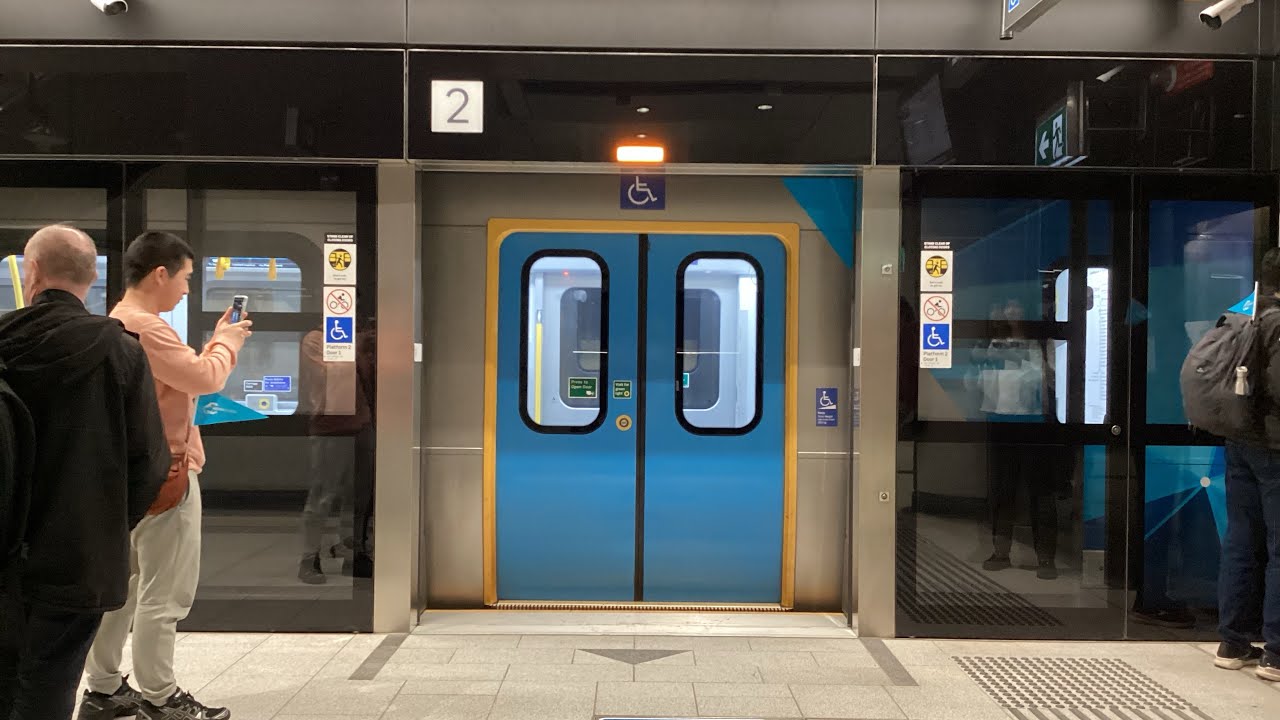 🎊First Train🎊 through the Metro Tunnel!!!