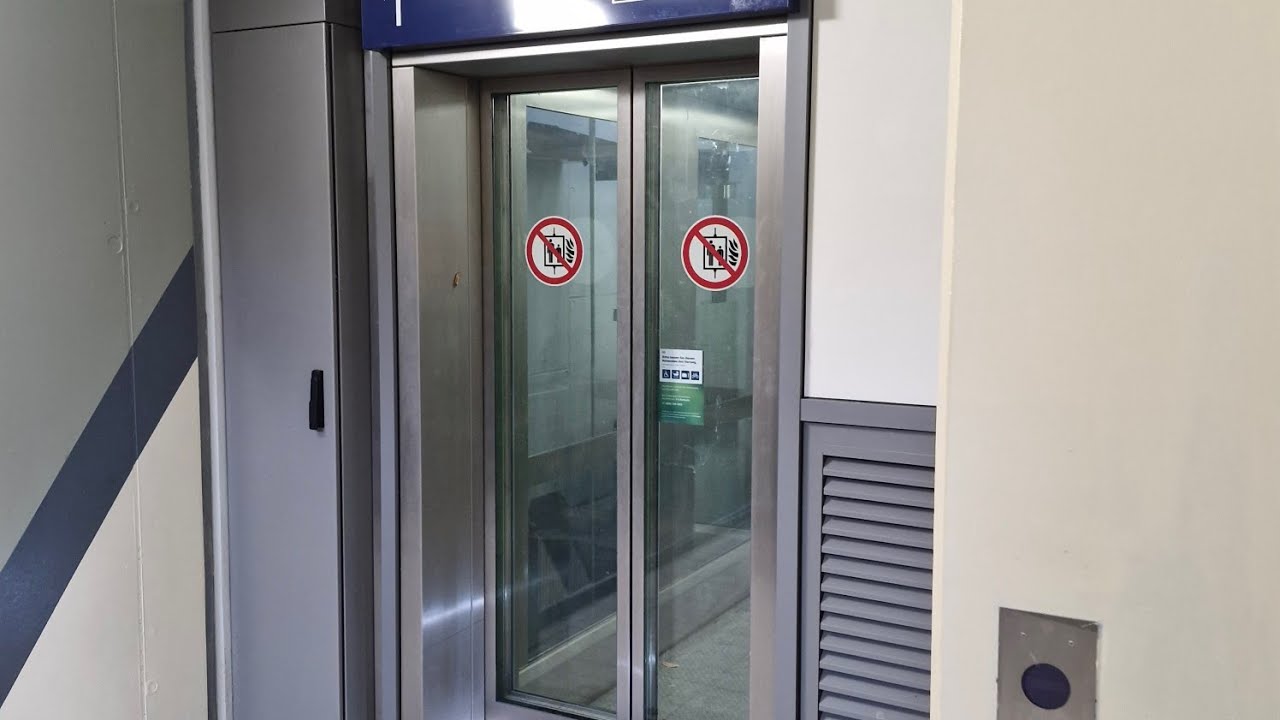 Außergewöhnlich! Brand New 2024 Schindler DB-Cust Aufzug im Bahnhof Dortmund-Aplerbeck-Süd. 