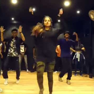 Zingaat girl performance this song