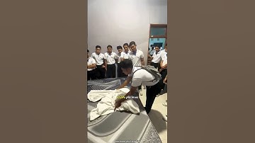 أراد الطالب إظهار مهارته في تعديل ملاءة السرير 😮!