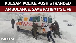 J&K News Today | Kulgam Police Push Stranded Ambulance in Snow, Save Patient’s Life screenshot 4