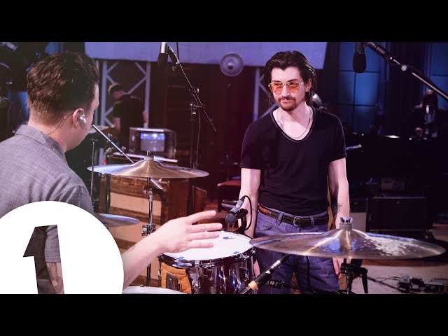 Arctic Monkeys – I Bet You Look Good On The Dancefloor live at Maida Vale class=