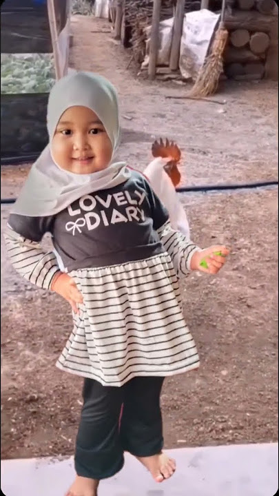 Waduh cewek cantik keluar dari pantat ayam🤣🤣#shorts