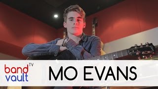 Watch Mo Evans Close My Eyes video