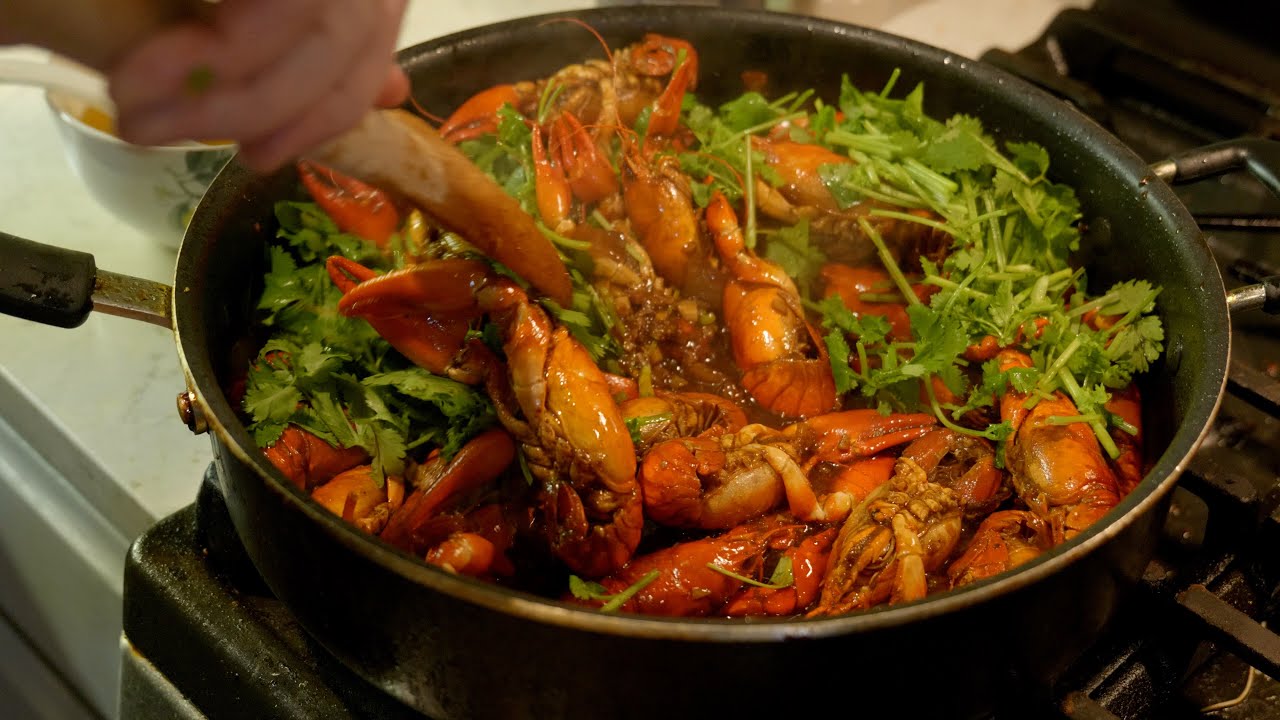 Crawfish Culinary Quest: Exploring Hidden Creeks and Mastering Mala Magic!