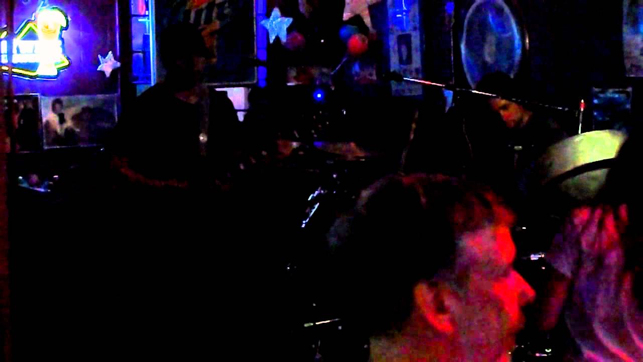 Finn Riggins - A President, A Pacifist, An Auto Restorer - Hogan's Pub 8/25/11 HD