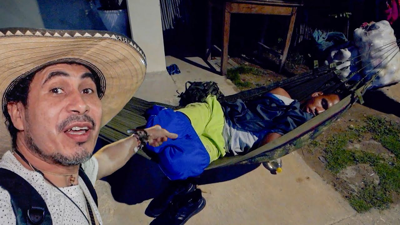 Caminan 48 kilómetros y Duermen a la Intemperie Para Ponerle velas a Santo Domingo Vidal