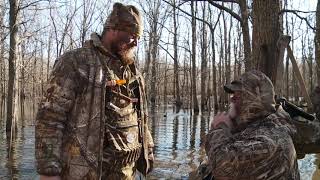 Justin Martin Shaves W E s Beard IN THE BLIND