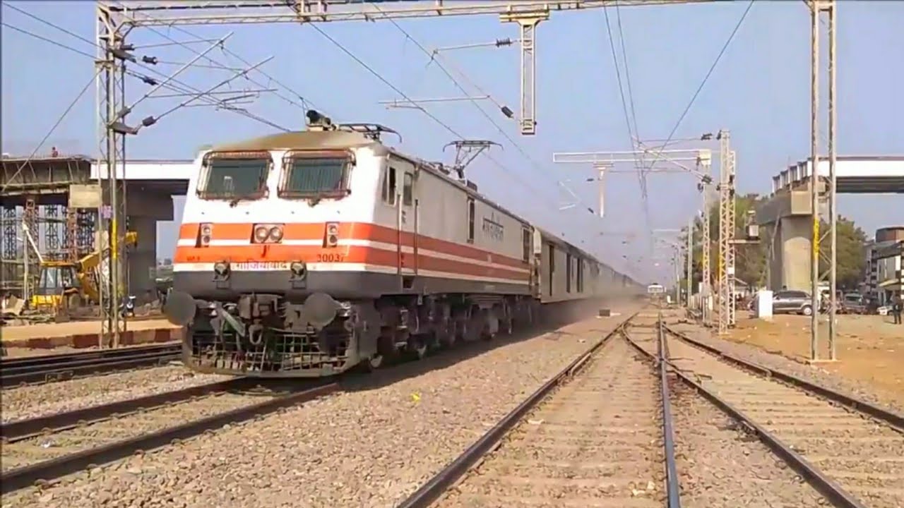 The Fastest Bhopal Shatabdi "The King of IR"|| Speedy Action|| Hitting Datia/DAA Like A Duststrom..