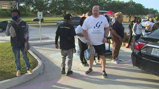 50 Cent's G-Unity Foundation gives away free turkeys