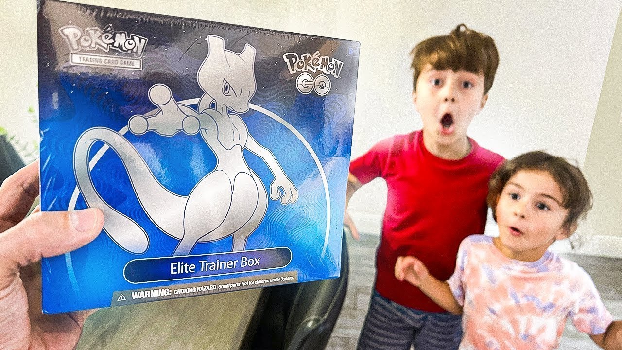 TIREI CARTA V E RADIANTE ABRINDO CARTAS POKÉMON DA NOVA ELITE TRAINER BOX  DO MEWTWO POKEMON GO 