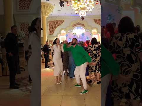 Миллионы просмотров в соц сетях, парень танцует под трек Дикая Тигрица. #бахтавар