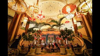 Two spiral escalators at Bar Parasol at Wynn Las Vegas バー・パラソル（ウィン・ラスベガス）の2基のスパイラルエスカレーター