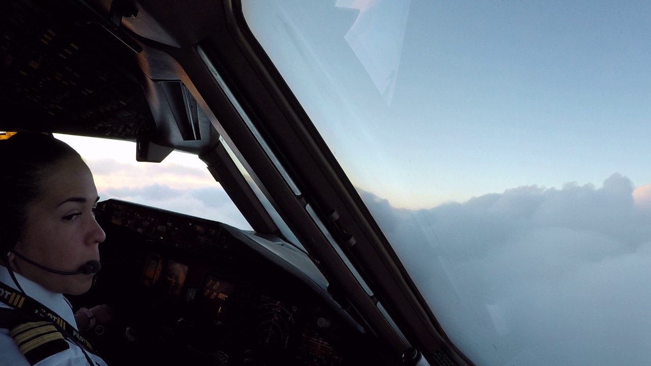 Cap. Priscila V. Boeing 777, aproximacion y aterrizaje Ciudad de Mexico, MMMX.