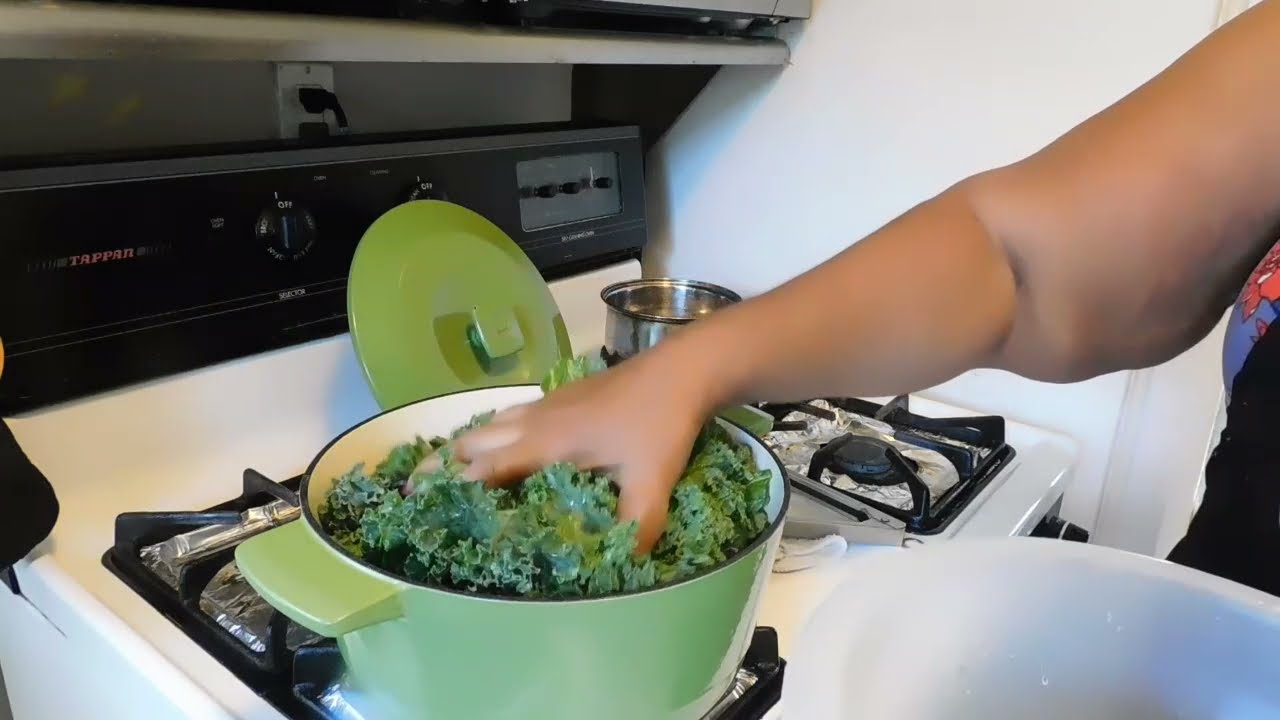 HOW TO COOK KALE GREENS & SMOKED TURKEY COOKING WITH MRS.T YouTube