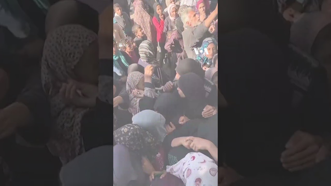 Melee outside bakery after days of flour shortage in Gaza  | VOA News 