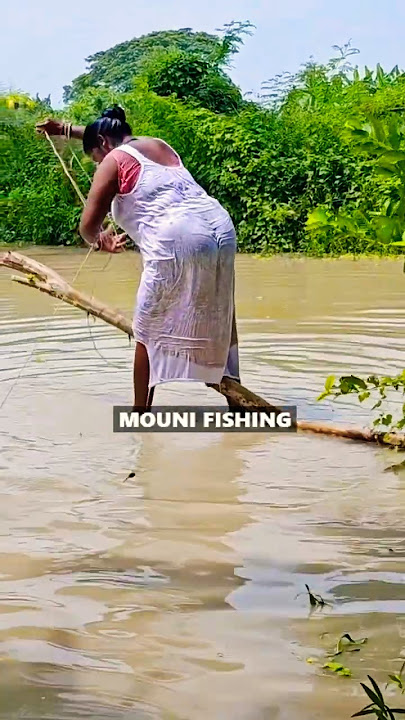 Amazing Village Women Net Fishing
