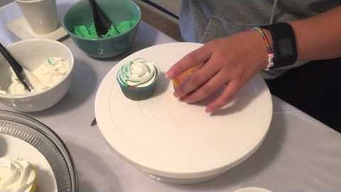 ❤️🍰🍰JnC Baking 🍰🍰❤️: Two tone rosette piping