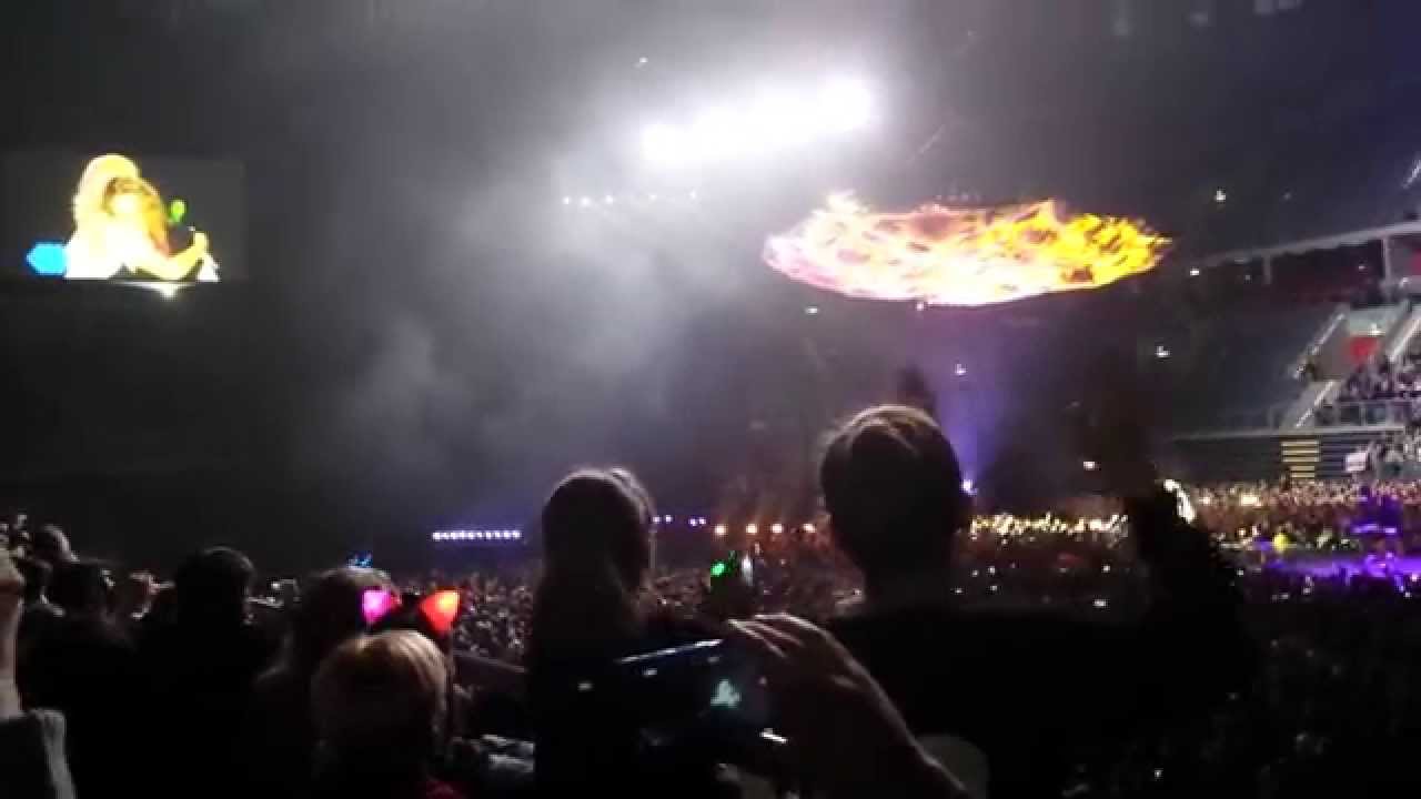 Katy Perry speak polish "Kocham Cię" & "Dziękuje" in Cracow / Poland