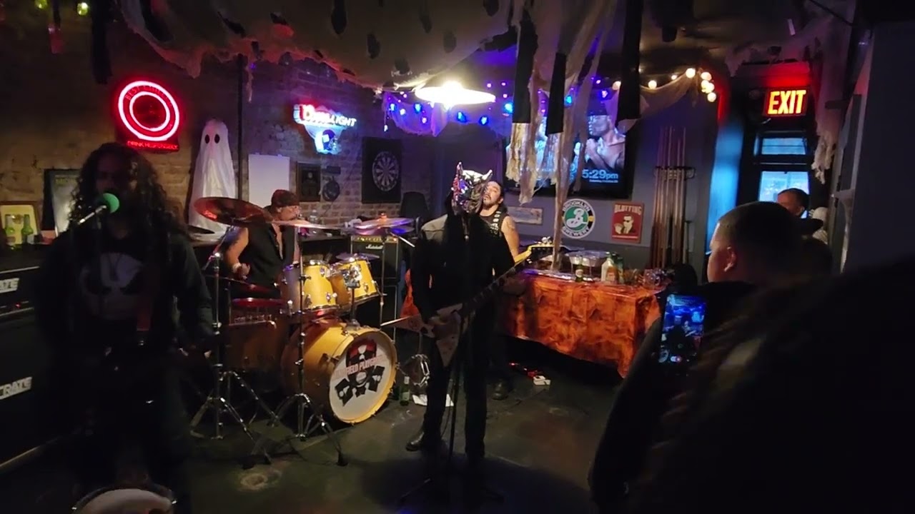 Mindfield Playground @ Mikes Tavern  Pet Cemetery  sung by Brian Gavilan  10 29 22