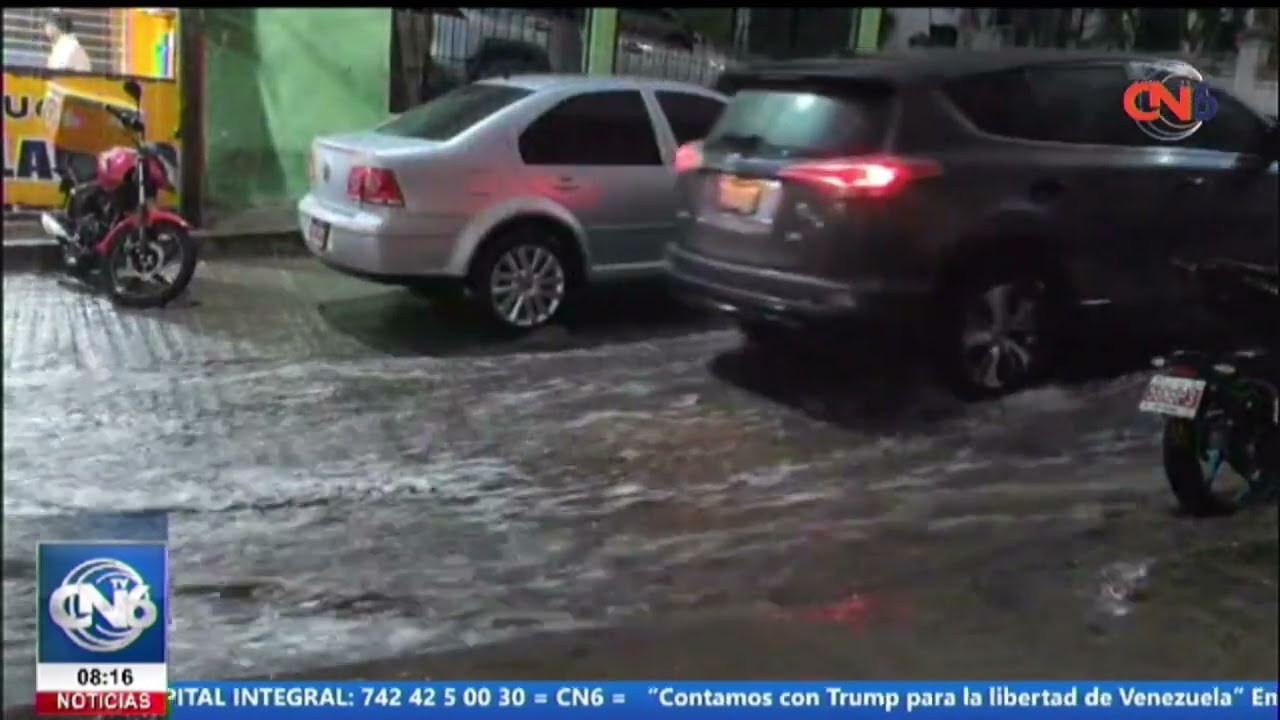 Fuerte lluvia y tormenta eléctrica afectan Tecpan; colonias altas con corrientes de agua