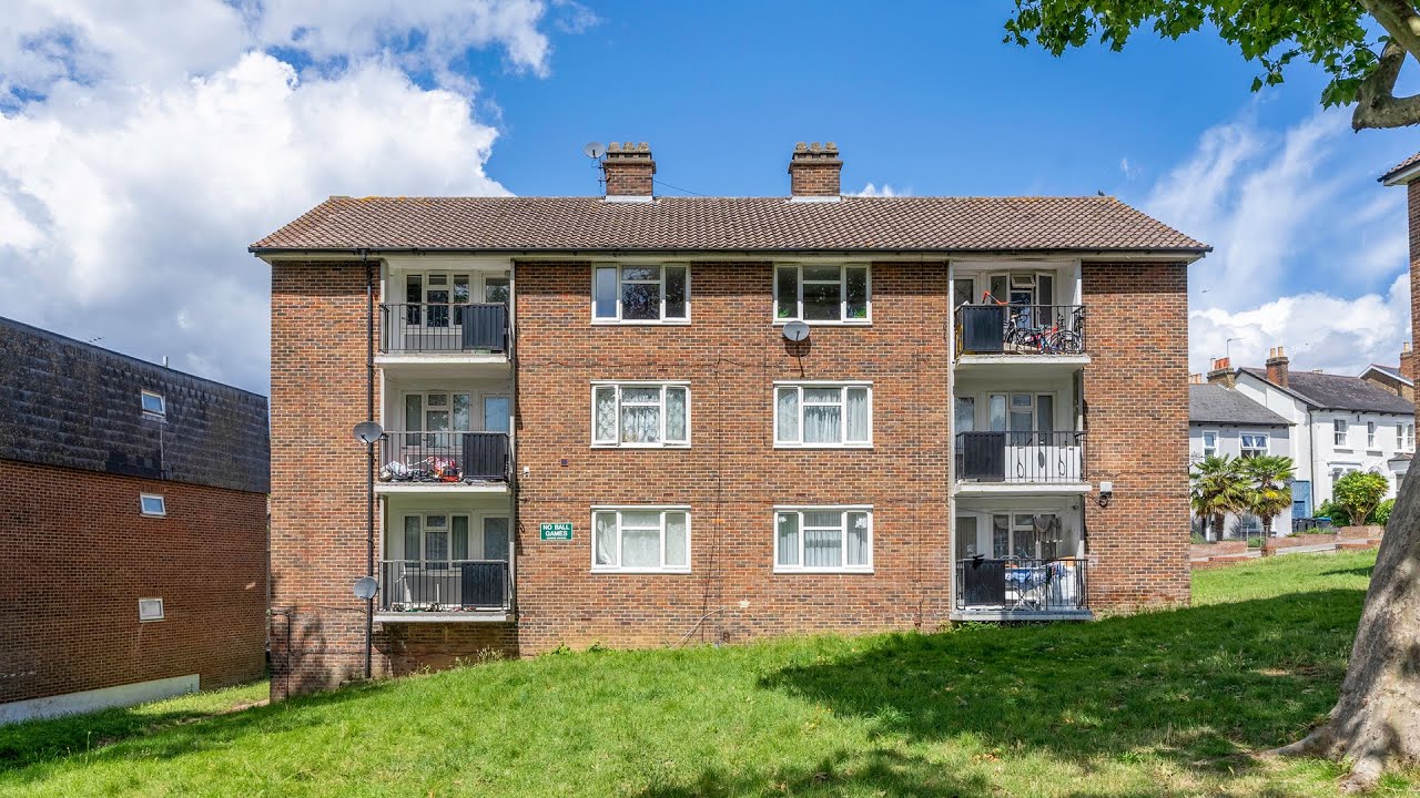 For Sale 2 Bedroom ex local authority Flat Crystal Palace SE19. 680 Sq. ft.